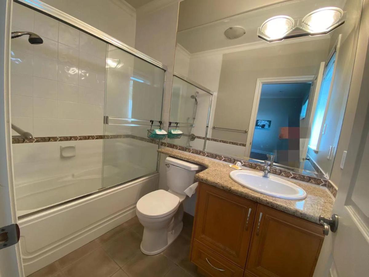 Lucky Room, A Comfortable Bedroom With Private Bathroom Close To Yvr Richmond Eksteriør bilde